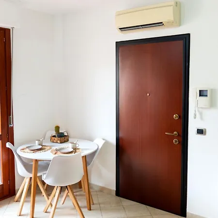 And Me In Διαμέρισμα *