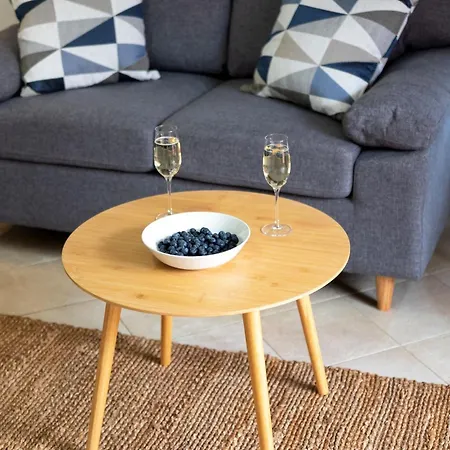 And Me In Διαμέρισμα *